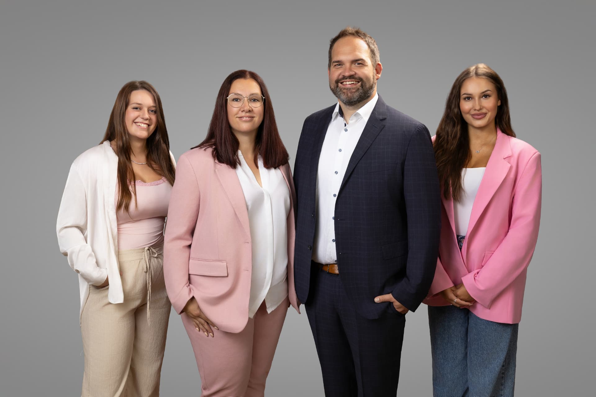 Team von Neubert & Partner in Halle (Saale): Marcus Neubert, Antje Neubert, Chiara Kaluzny und Jennifer Paul – persönliche Ansprechpartner für SIGNAL IDUNA Versicherungen und Finanzprodukte